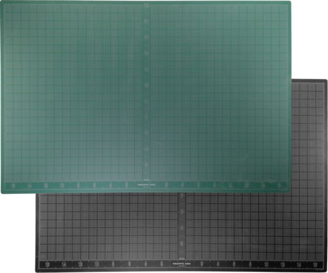 CUTTING MAT BLACK/GREEN 24X36